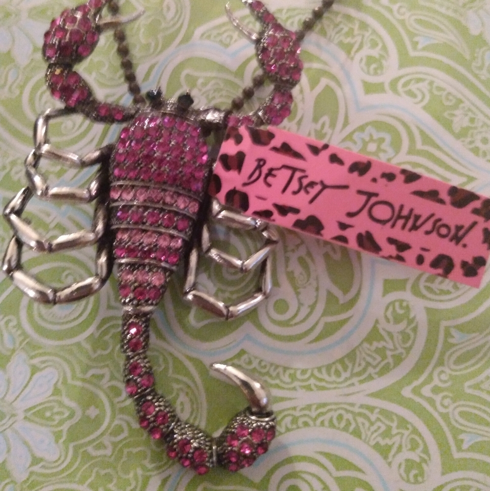 BETSY JOHNSON Red 🦂 Pendant/ Necklace
